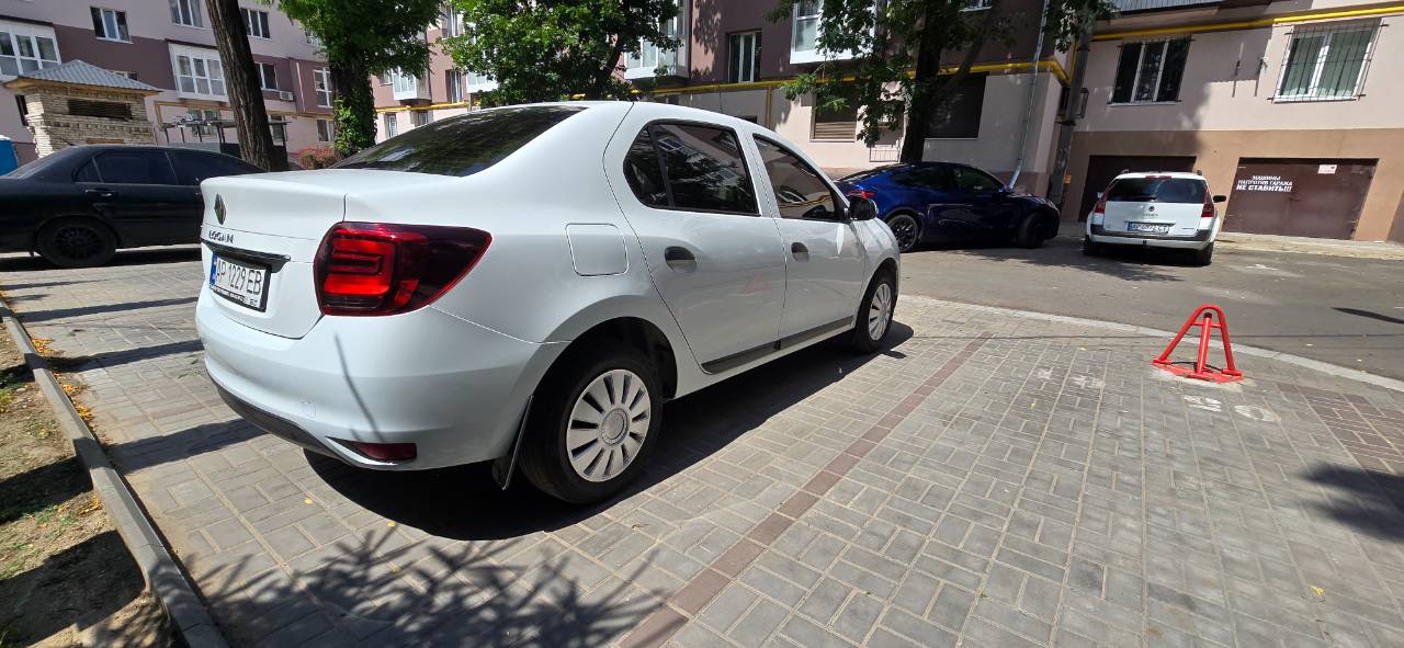 Renault Logan - фото 3