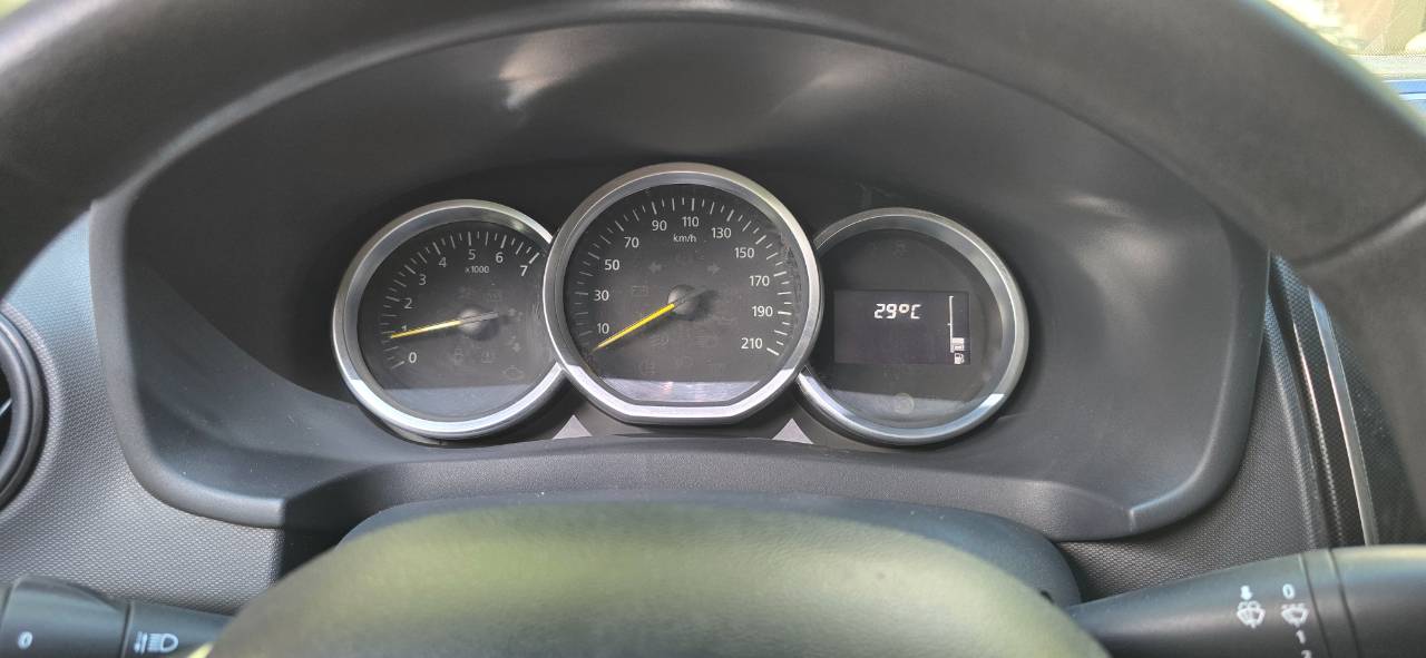 Renault Logan - фото 9