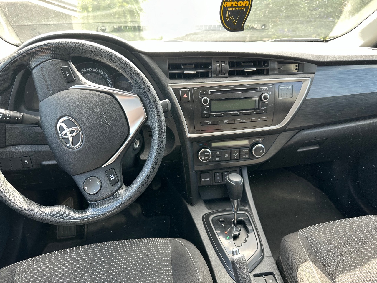Toyota Auris - фото 4