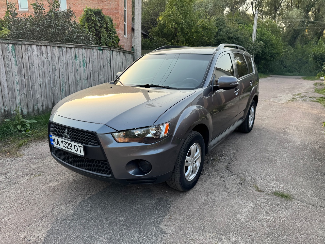 Mitsubishi Outlander - фото 1