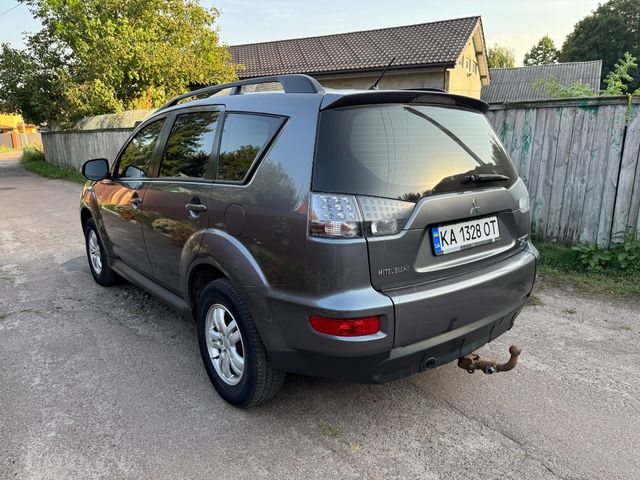 Mitsubishi Outlander - фото 3