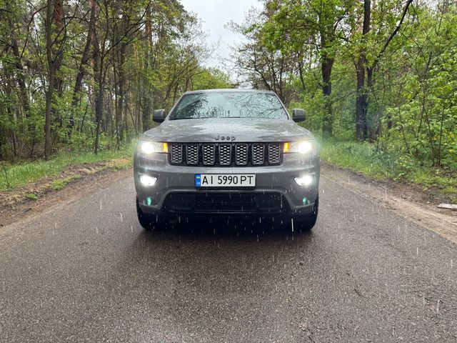 Jeep Grand Cherokee - фото 1