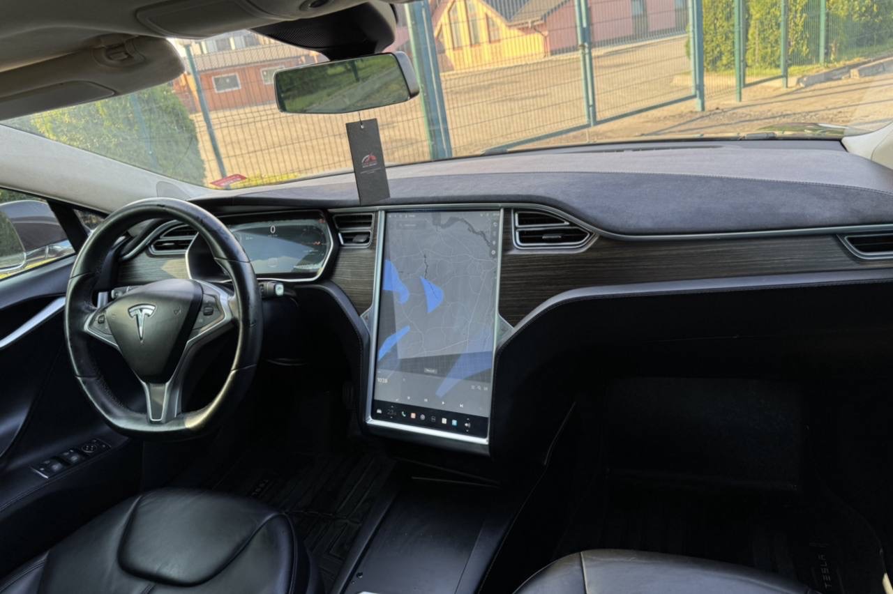 Tesla Model S - фото 11