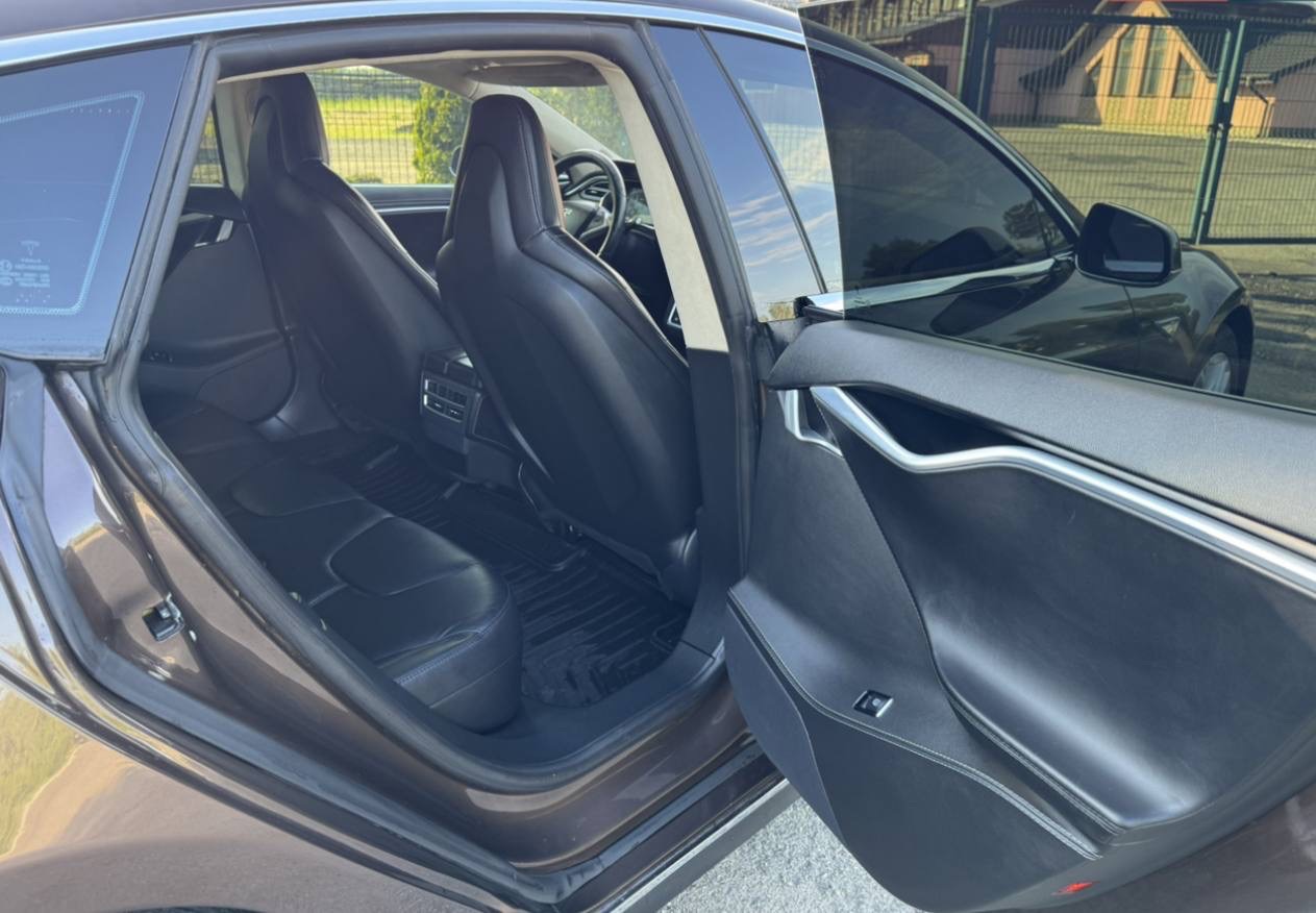 Tesla Model S - фото 10