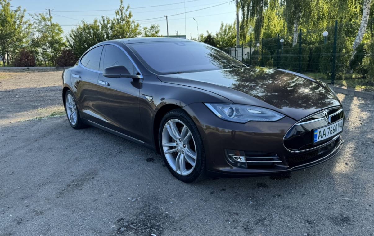 Tesla Model S - фото 3