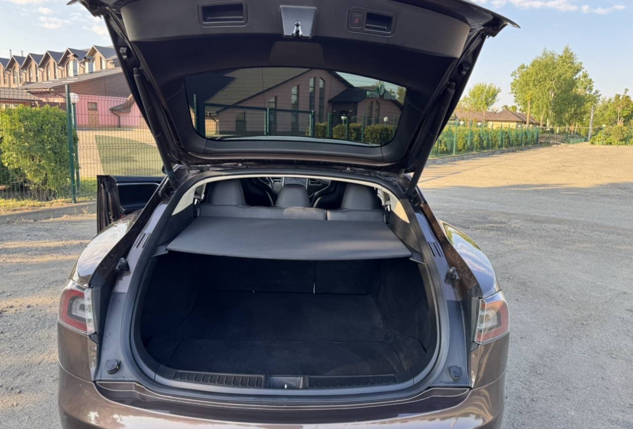 Tesla Model S - фото 14