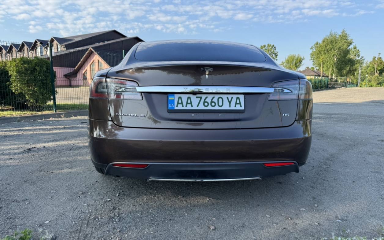 Tesla Model S - фото 7