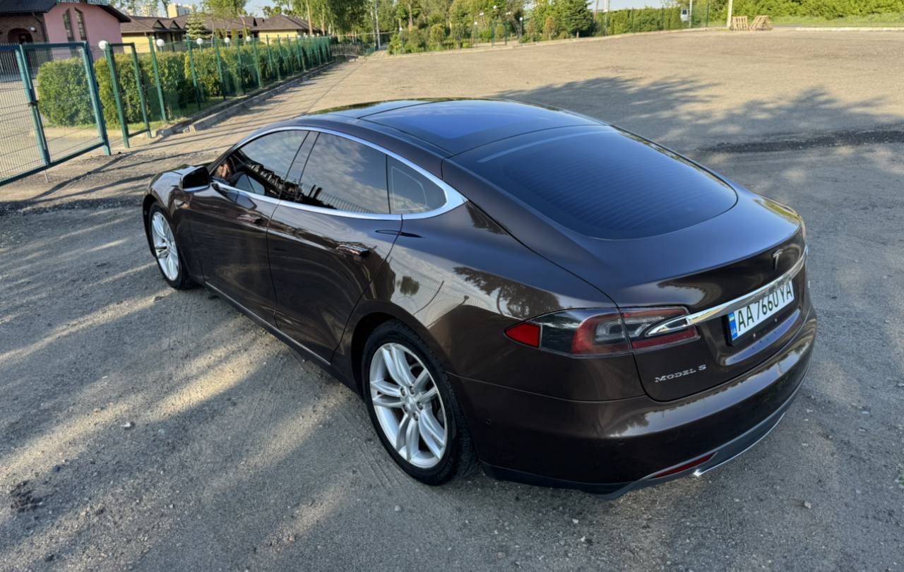 Tesla Model S - фото 4