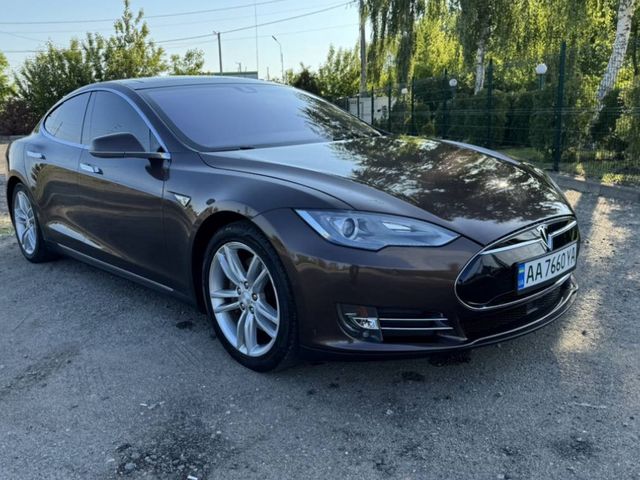 Tesla Model S - фото 3