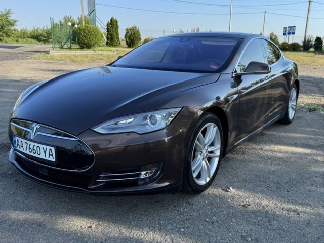 Tesla Model S - фото 2