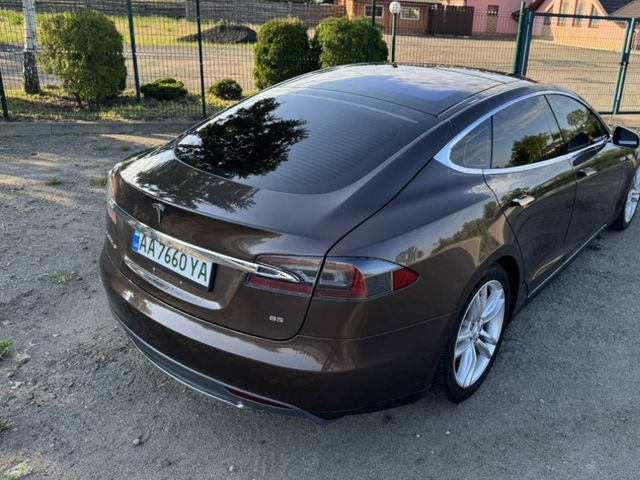 Tesla Model S - фото 5