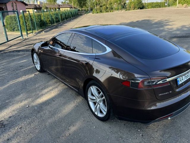Tesla Model S - фото 4