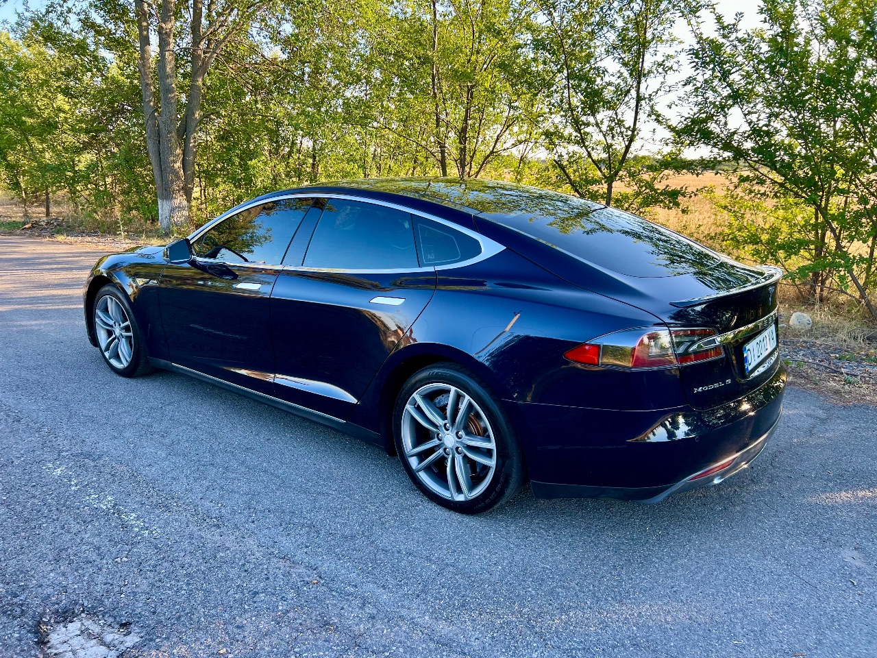 Tesla Model S - фото 1