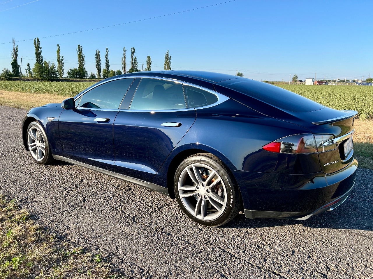 Tesla Model S - фото 26