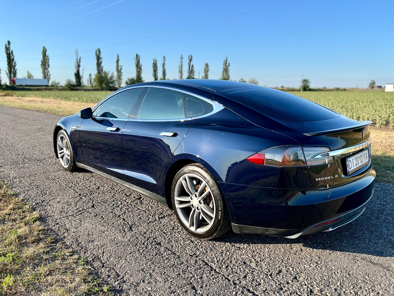 Tesla Model S - фото 22