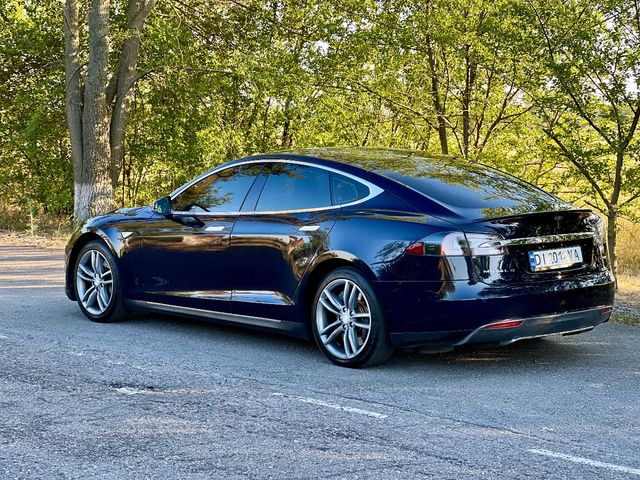 Tesla Model S - фото 2