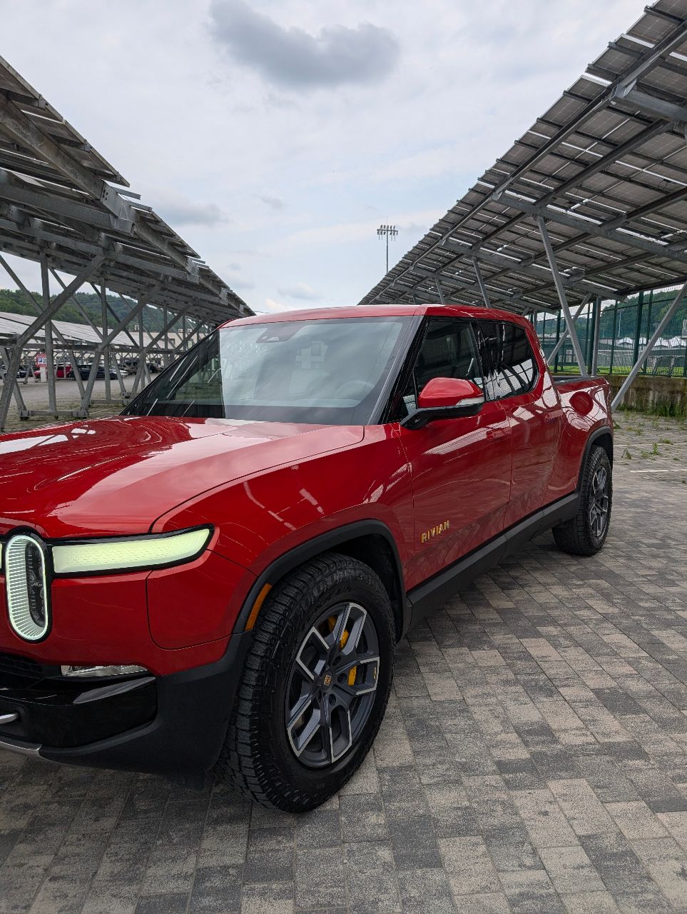 Rivian R1T - фото 18