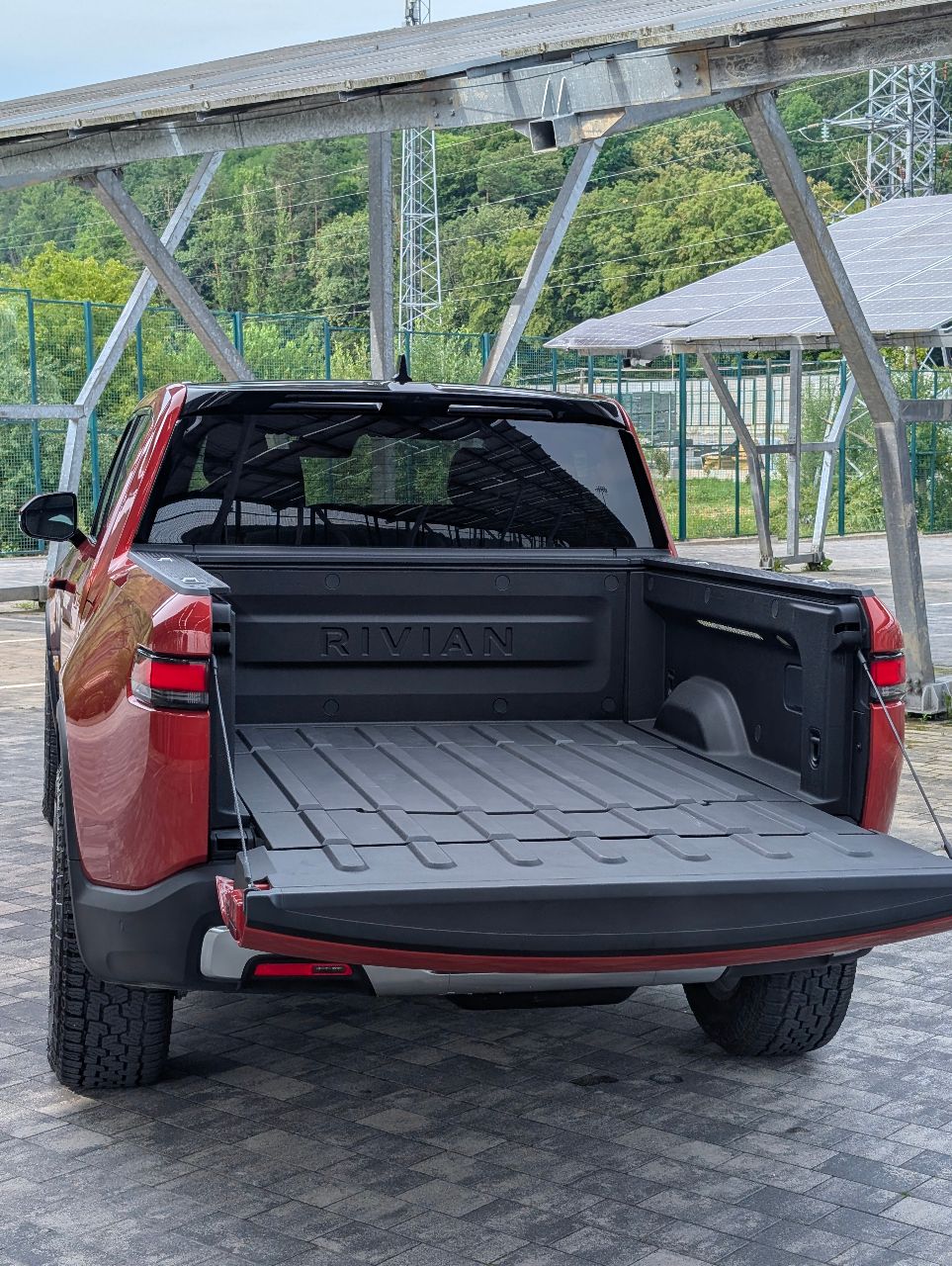 Rivian R1T - фото 9