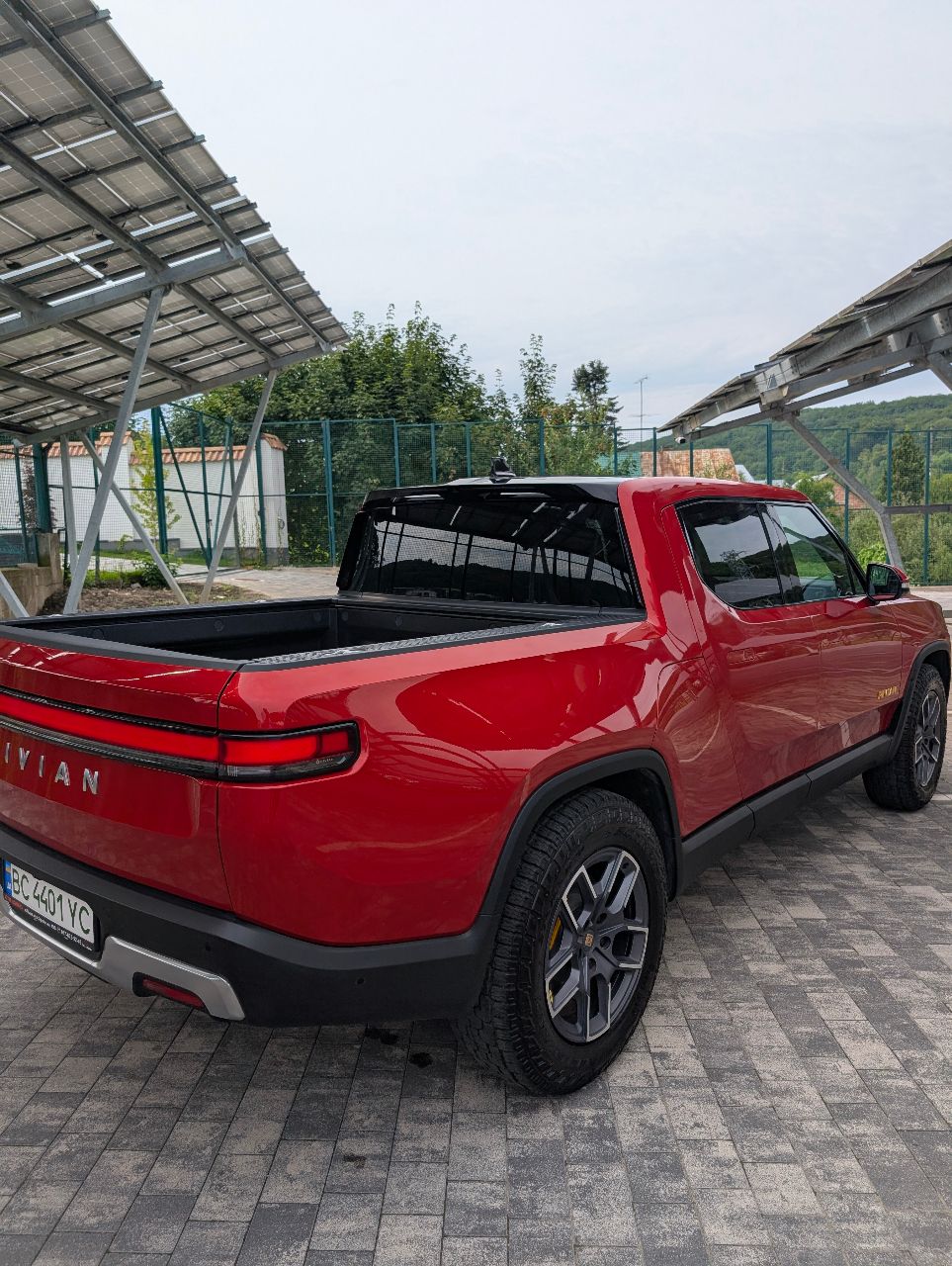 Rivian R1T - фото 6
