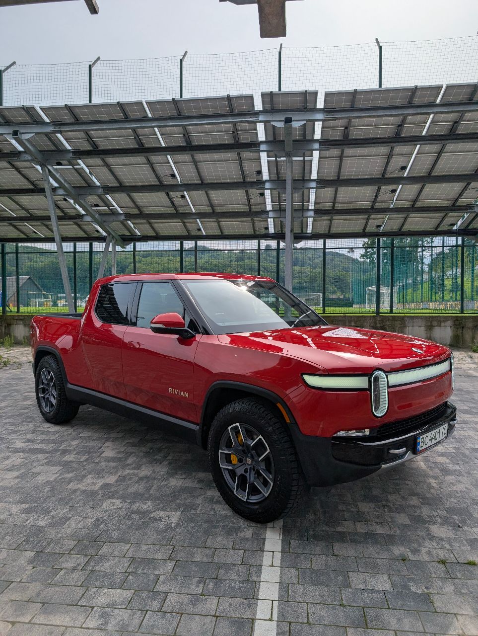 Rivian R1T - фото 3