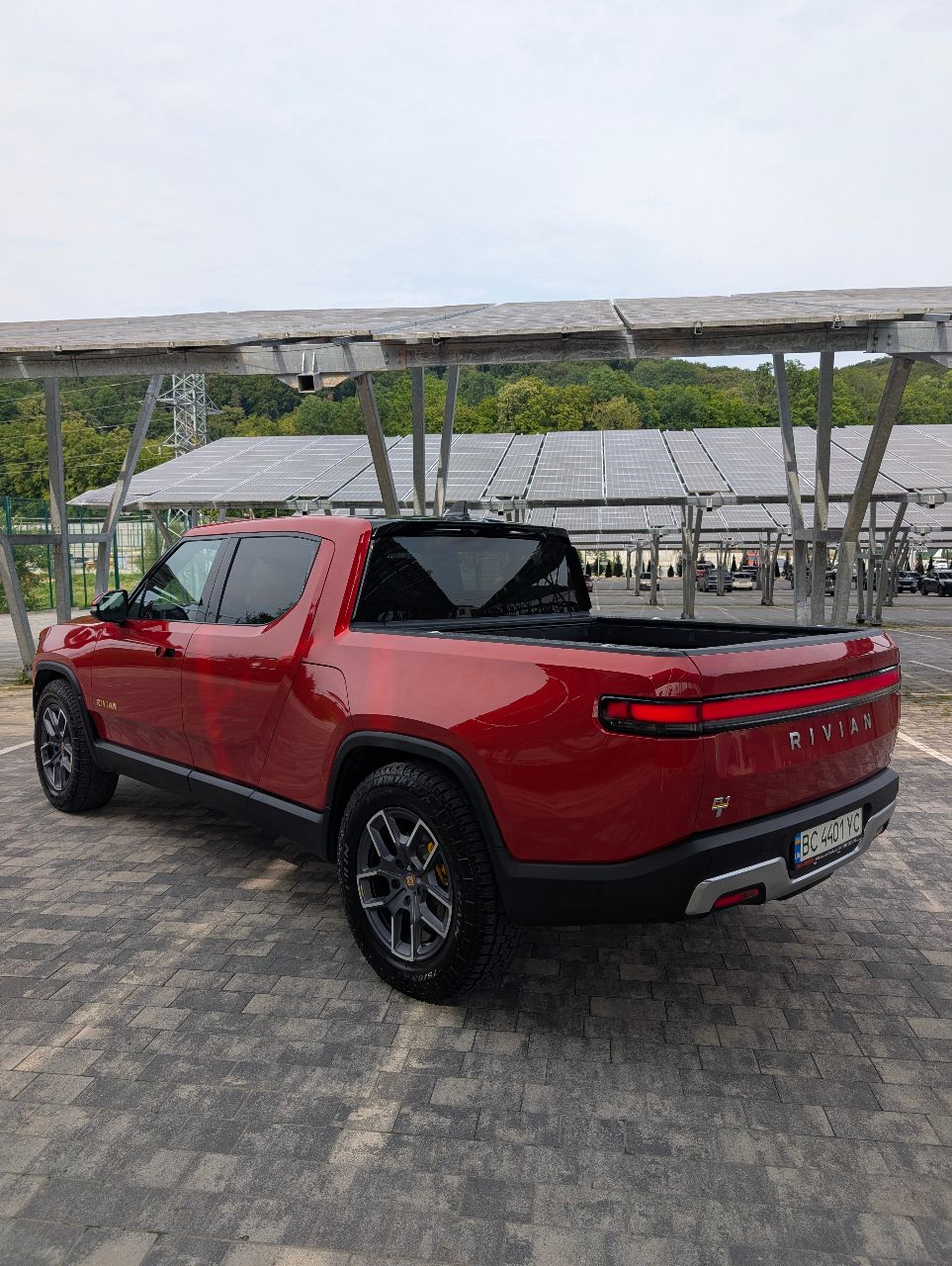 Rivian R1T - фото 7