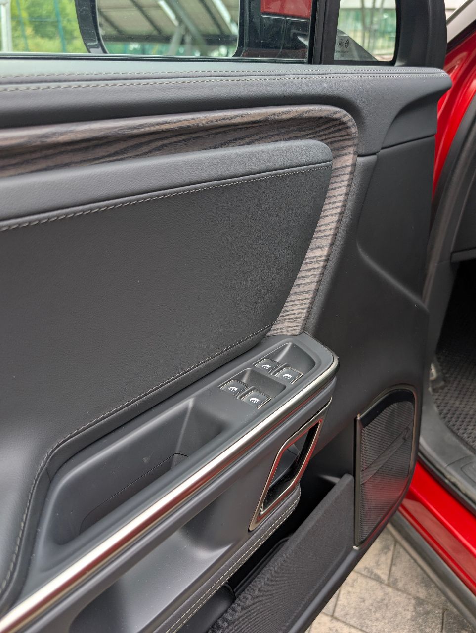 Rivian R1T - фото 15