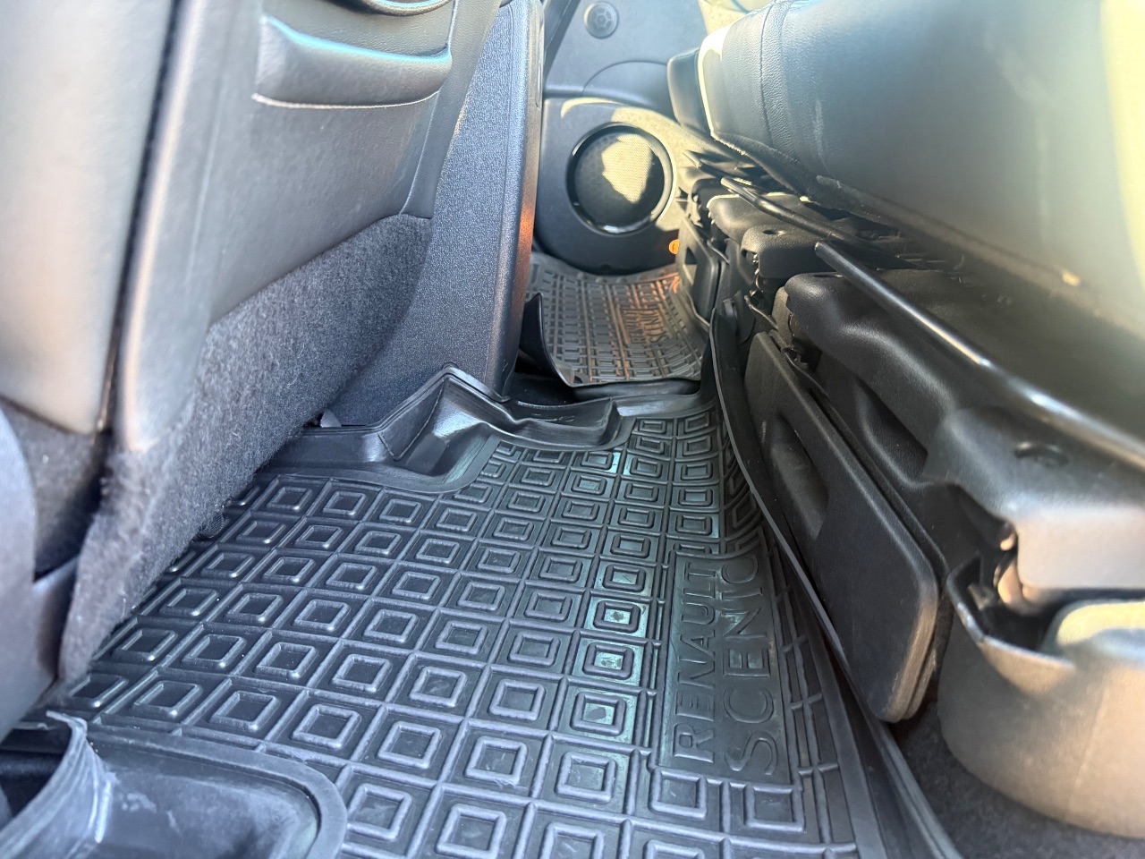 Renault Megane - фото 11