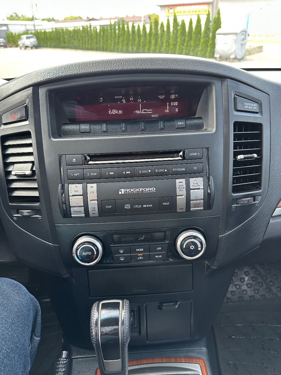 Mitsubishi Pajero - фото 15