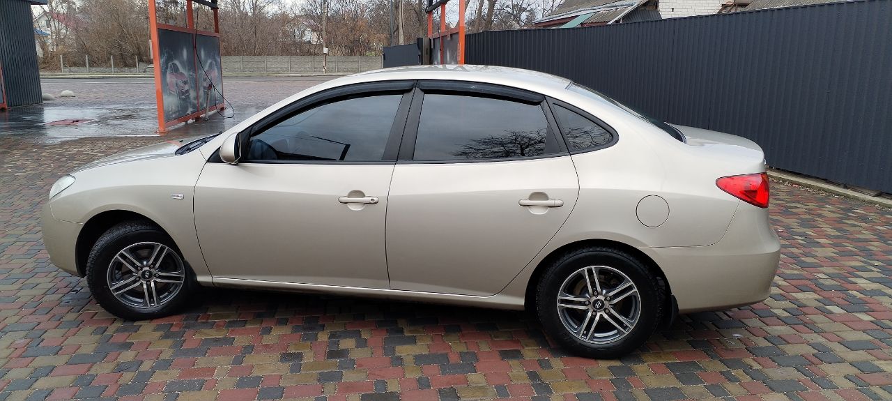 Hyundai Elantra - фото 8