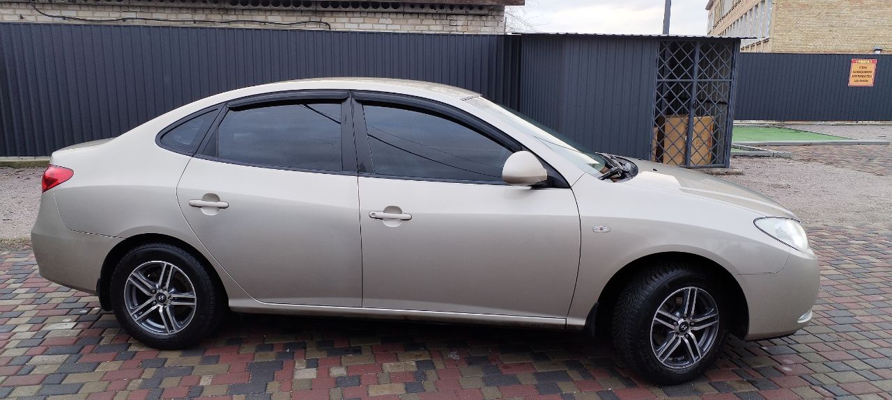 Hyundai Elantra - фото 3