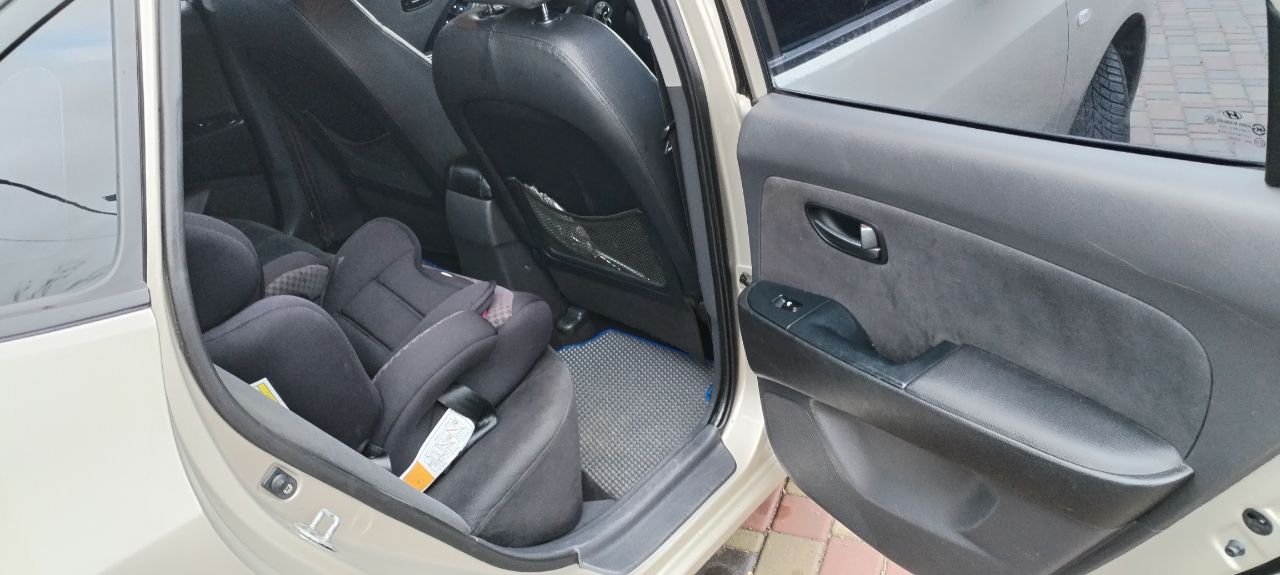 Hyundai Elantra - фото 12