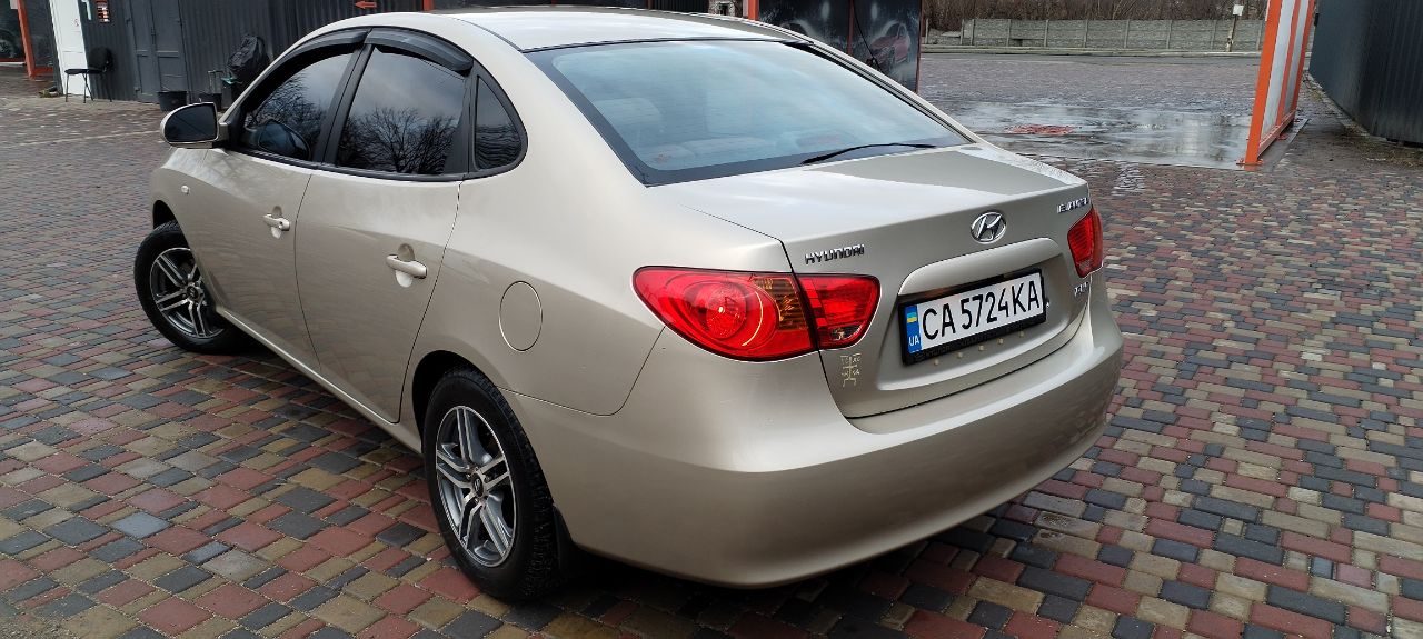 Hyundai Elantra - фото 7