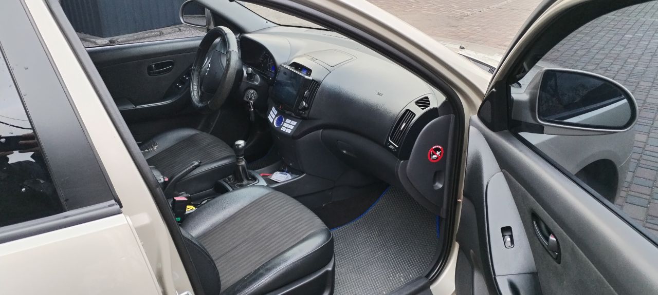 Hyundai Elantra - фото 13