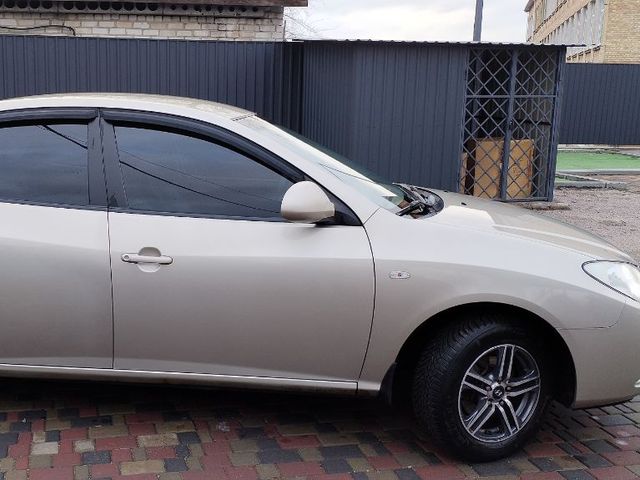 Hyundai Elantra - фото 3