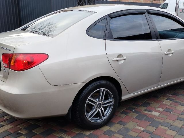 Hyundai Elantra - фото 4