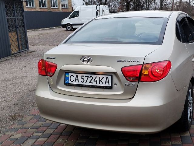Hyundai Elantra - фото 5