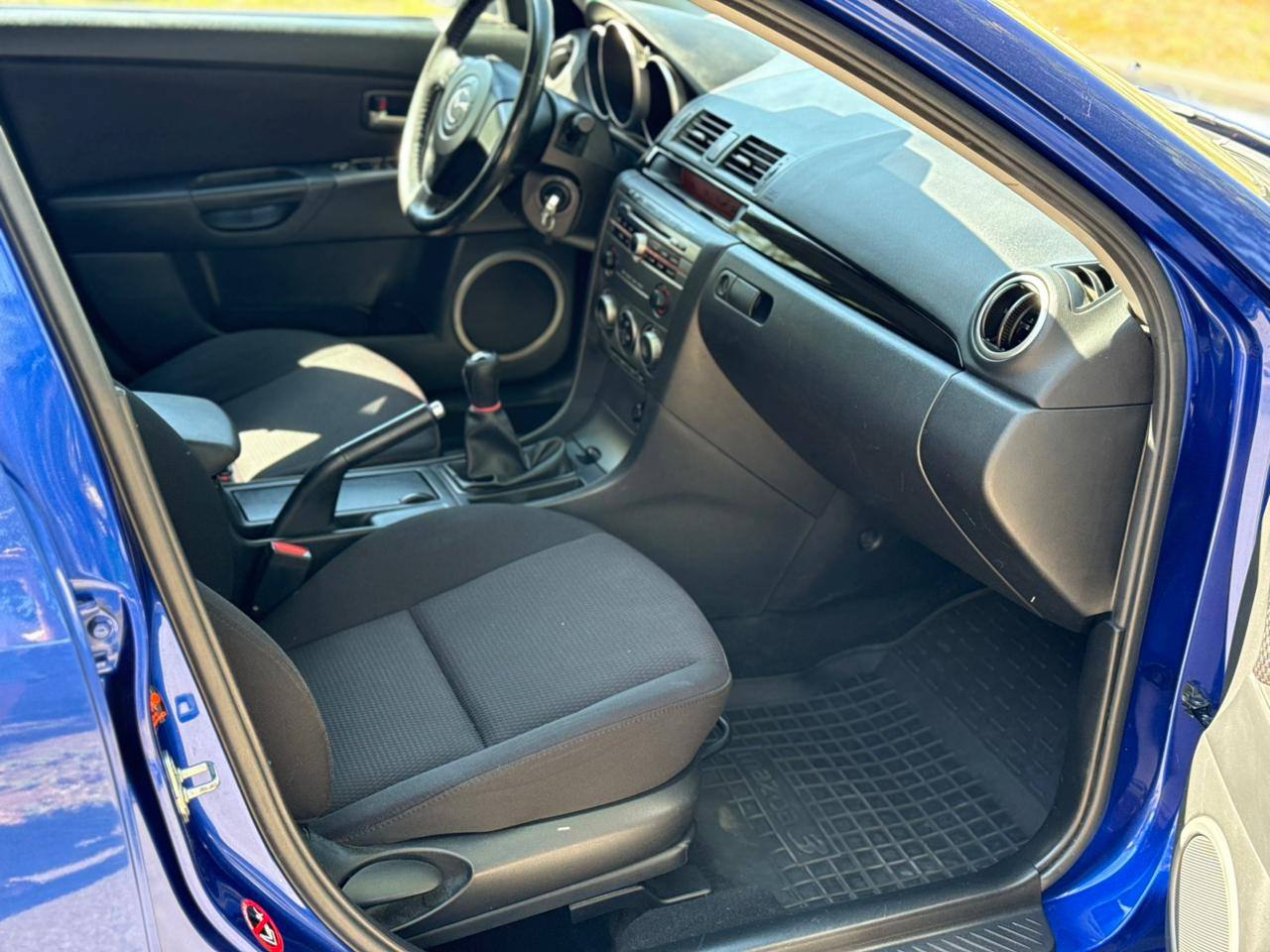 Mazda 3 - фото 10