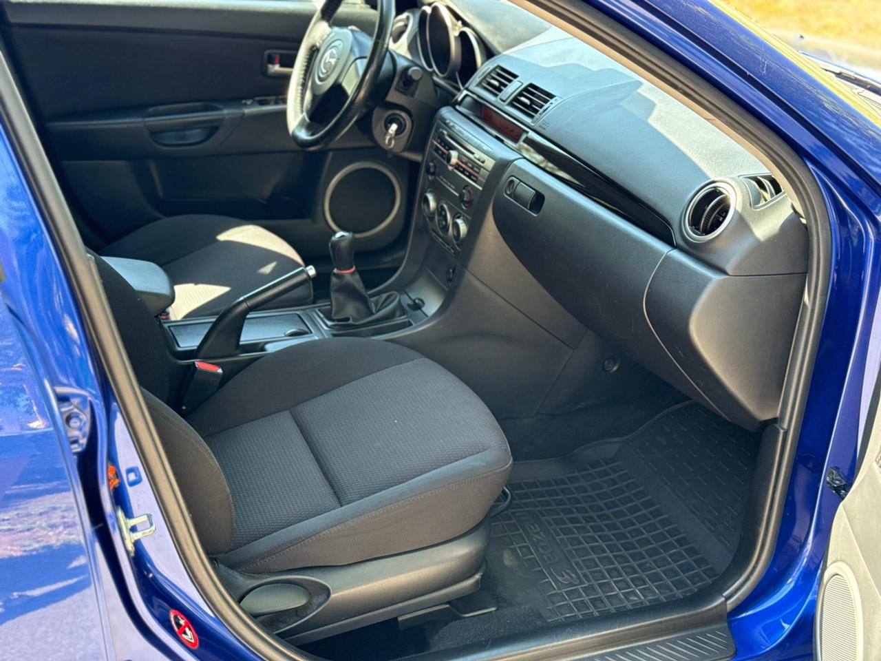 Mazda 3 - фото 9