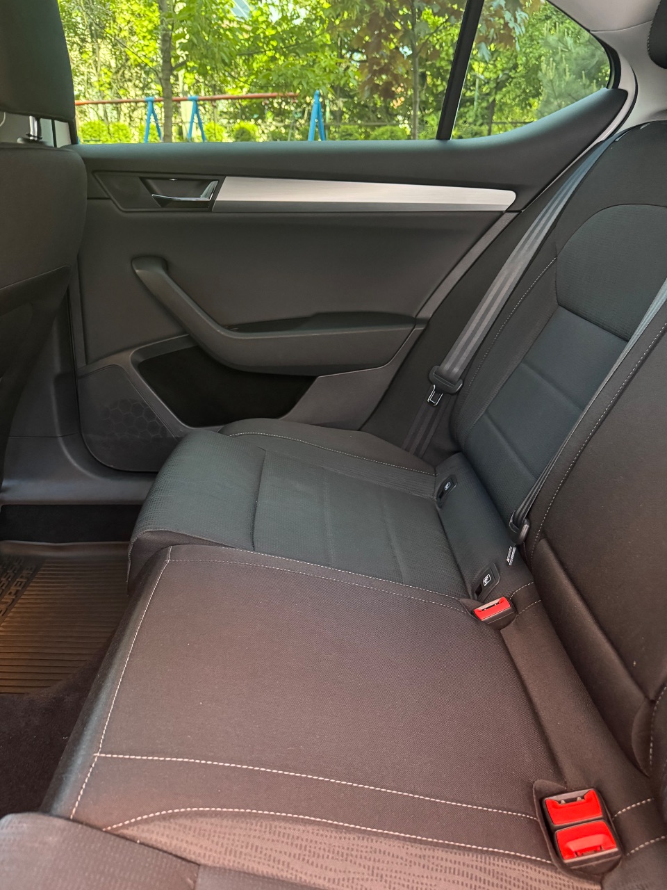 Skoda Superb - фото 17