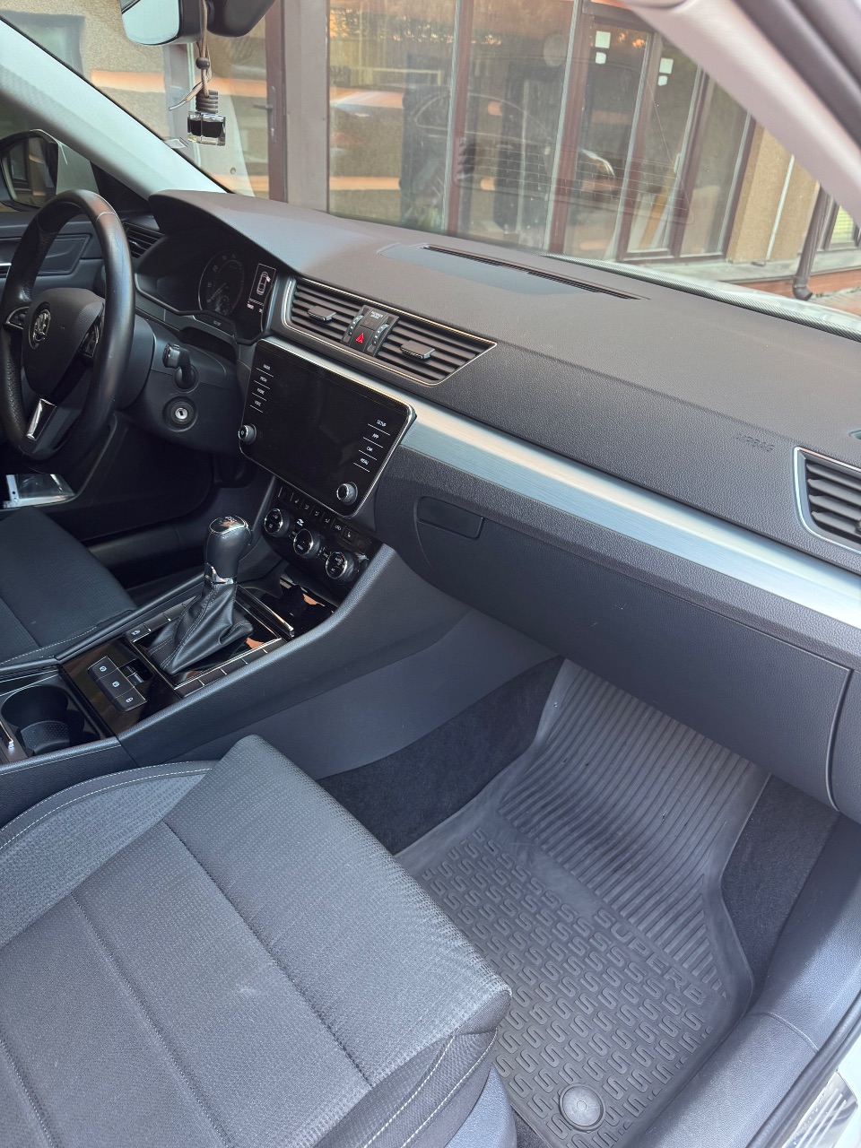 Skoda Superb - фото 25