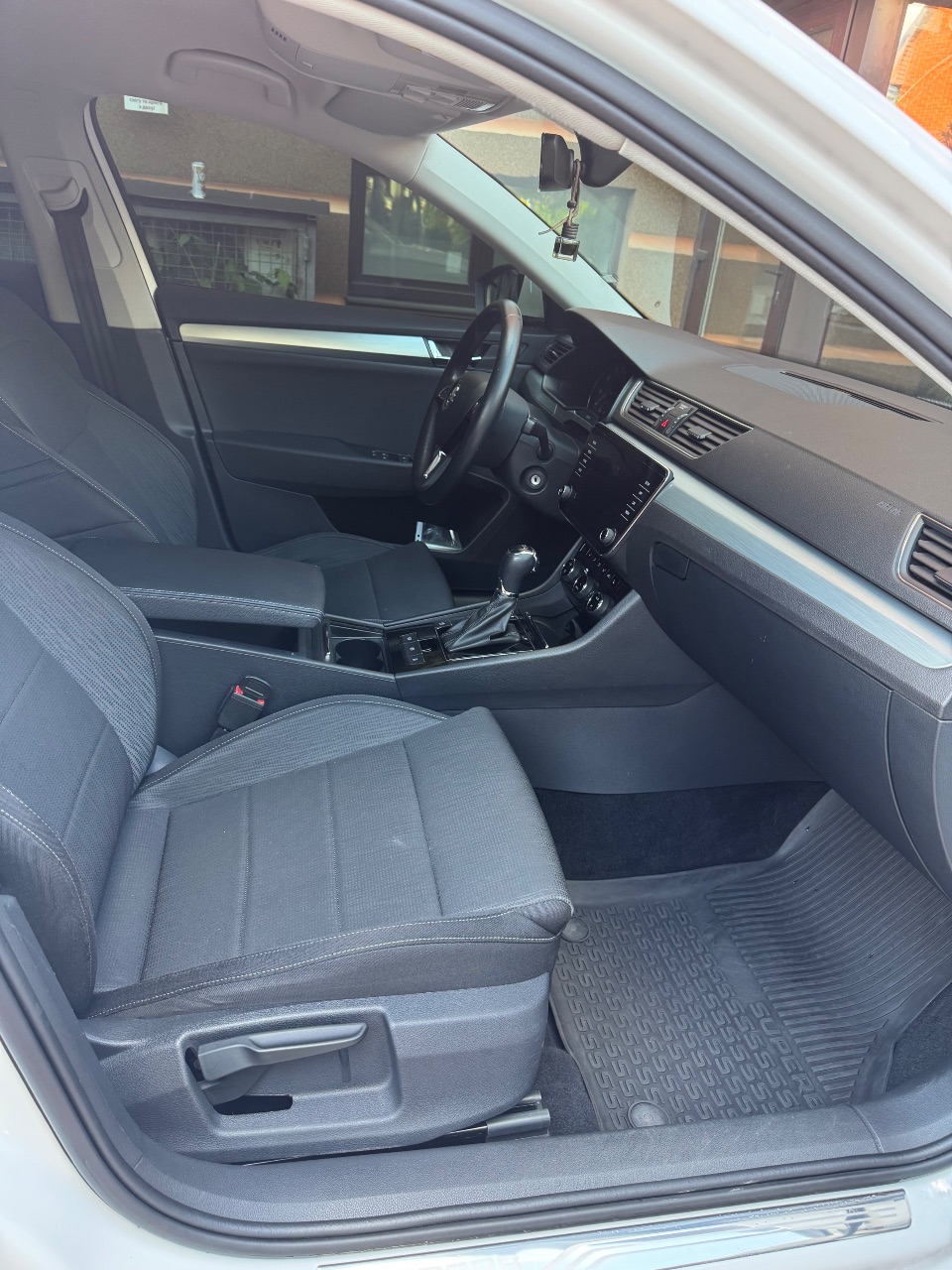 Skoda Superb - фото 24