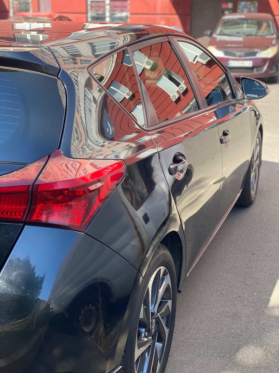 Toyota Auris - фото 1