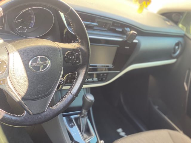 Toyota Auris - фото 4