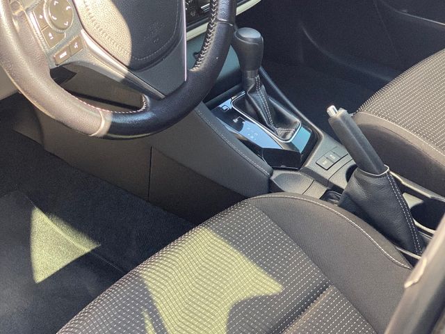 Toyota Auris - фото 5
