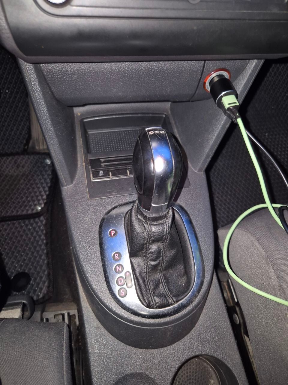 Volkswagen Touran - фото 11