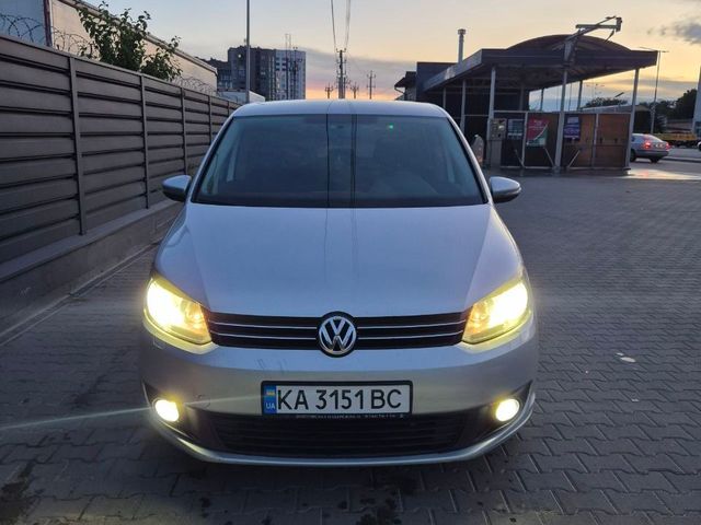 Volkswagen Touran - фото 4