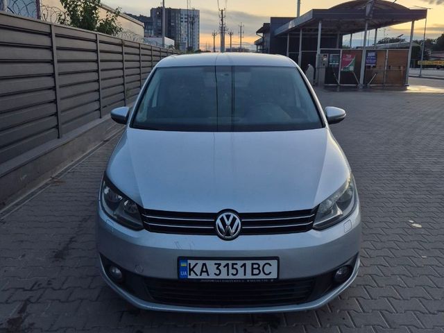 Volkswagen Touran - фото 2