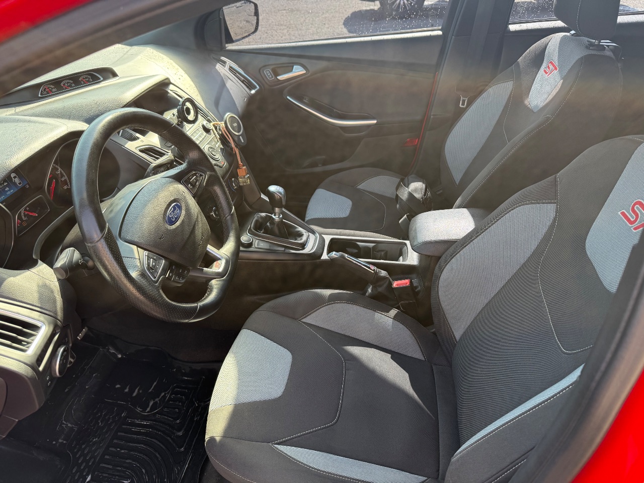 Ford Focus ST - фото 7