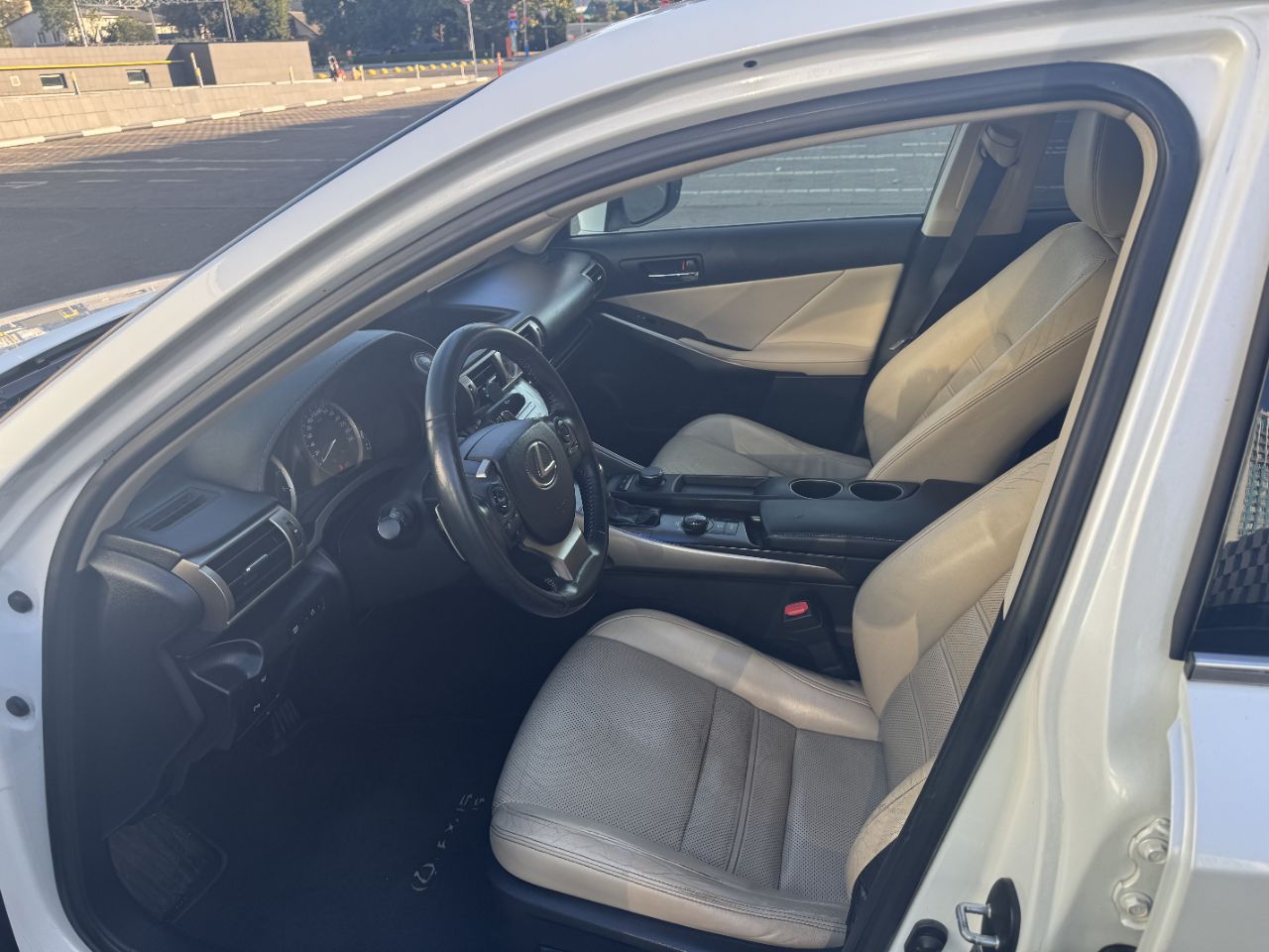 Lexus IS - фото 13