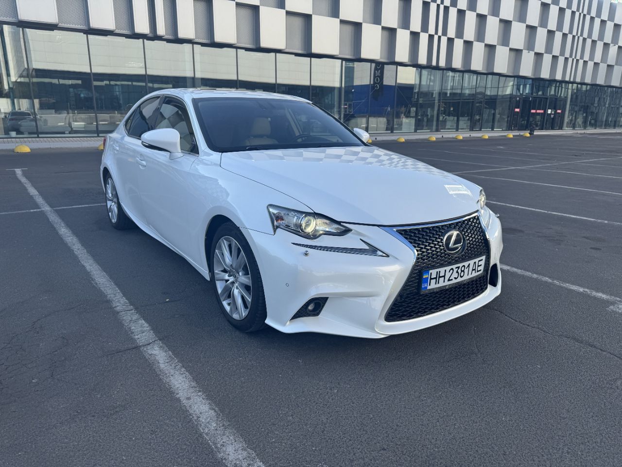 Lexus IS - фото 1